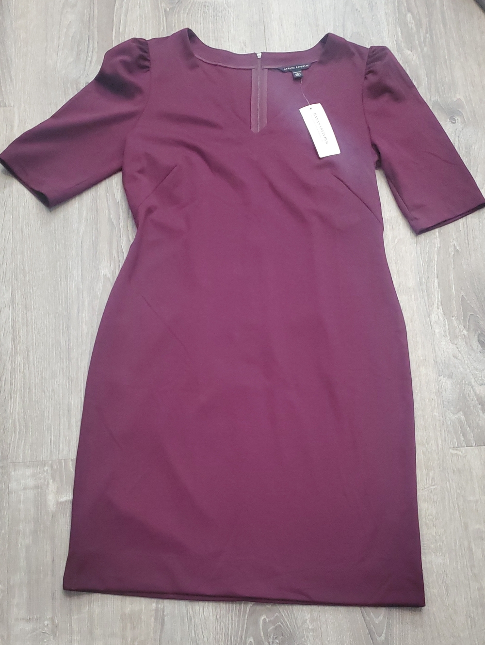 NWT Banana Republic Deep Plum Short Sleeve V-Neck Sheath Dress Size 12